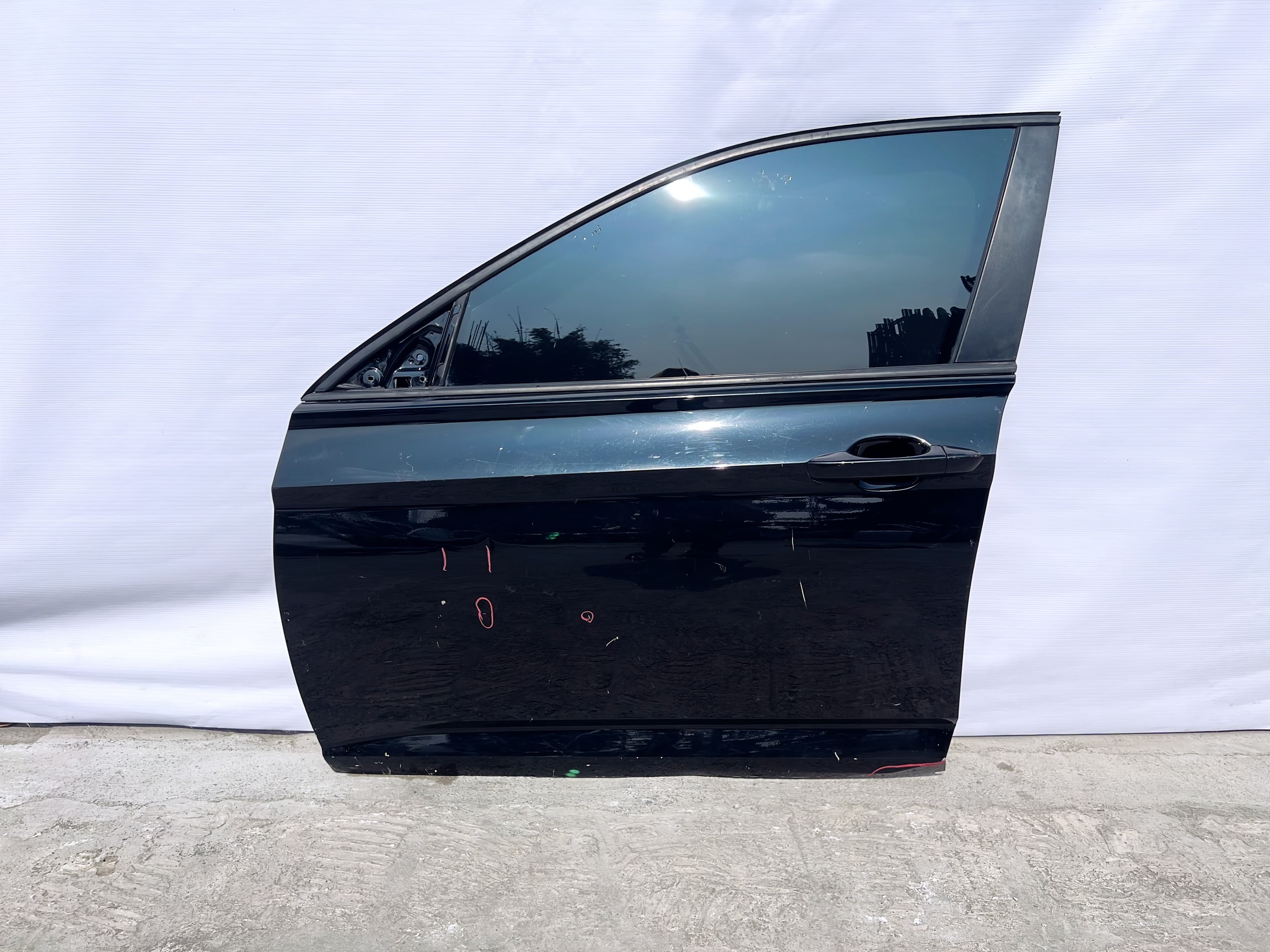 Volkswagen JETTA 2019 - 2025 Puerta Delantera Izquierdo Usado Original galería