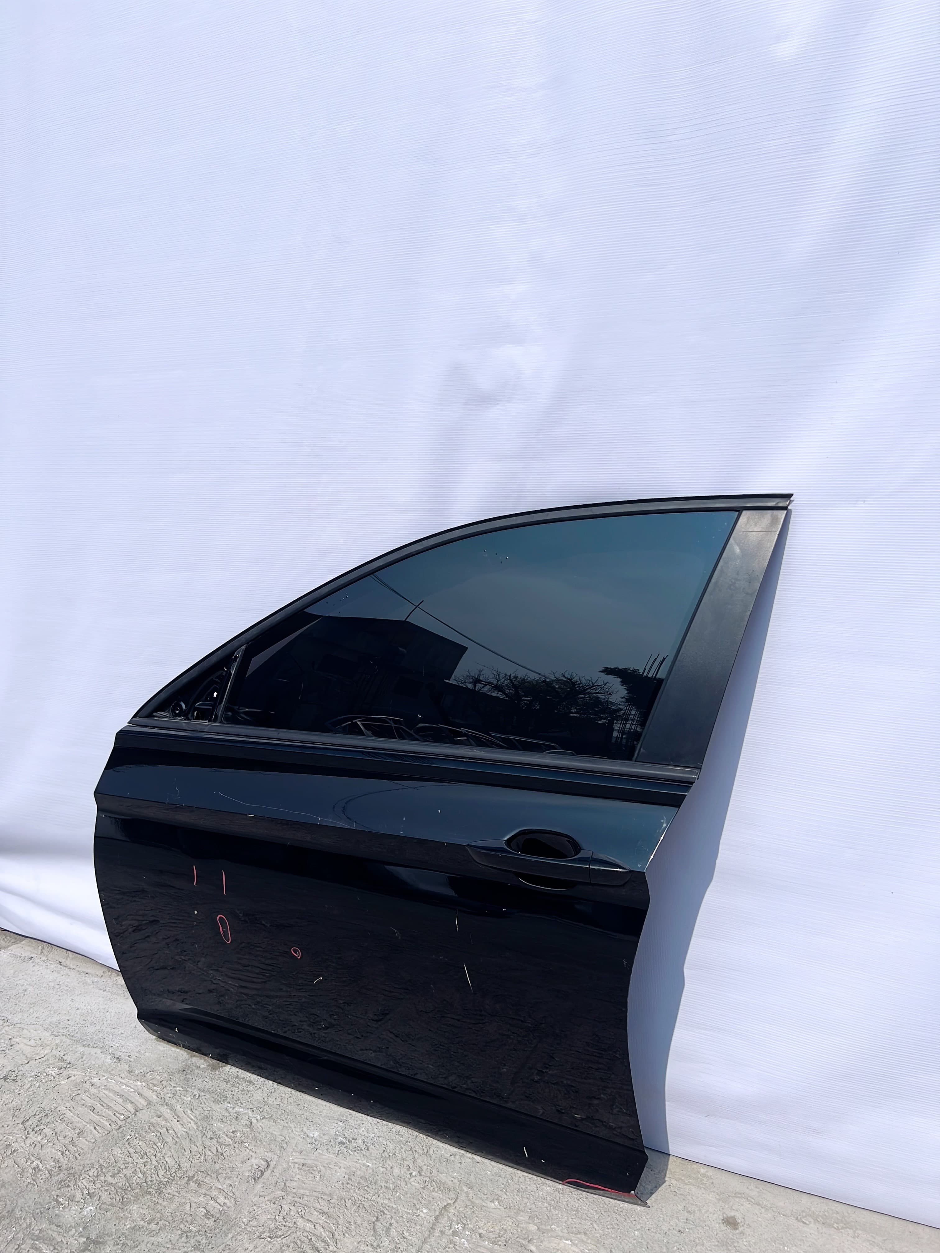 Volkswagen JETTA 2019 - 2025 Puerta Delantera Izquierdo Usado Original galería