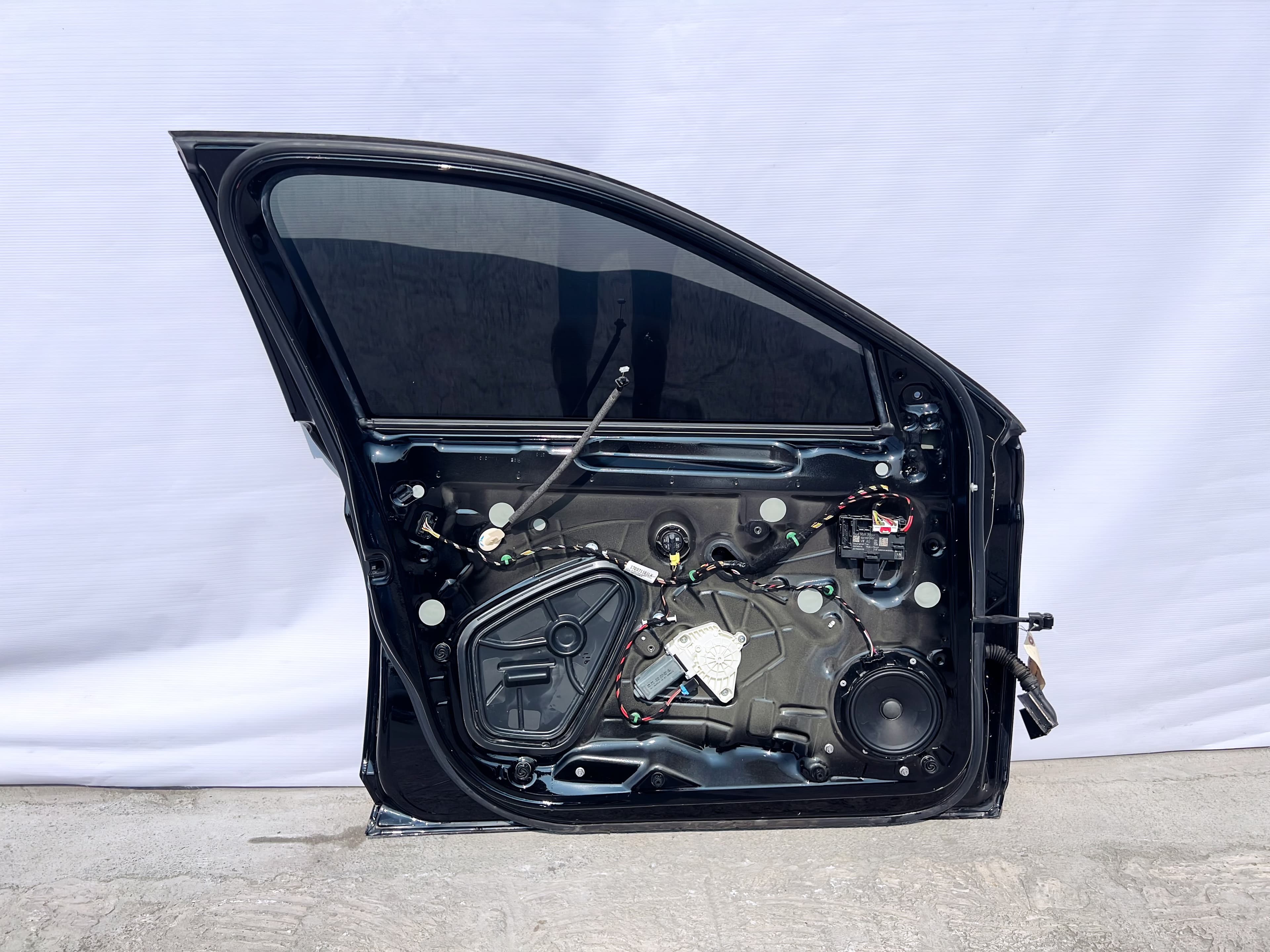 Volkswagen JETTA 2019 - 2025 Puerta Delantera Izquierdo Usado Original galería