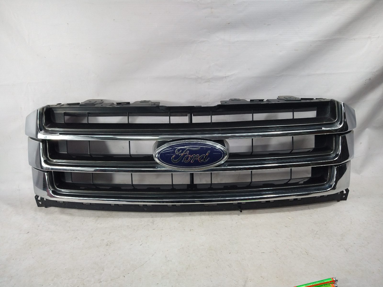 Ford Expedition 2015 - 2017 Parrilla Delantera Izquierdo Usado Original, foto 1